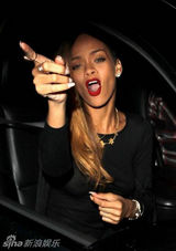 组图：蕾哈娜透视紧身短裙 真空上阵豪放露点