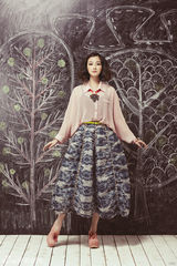 组图：叶青为杂志拍写真 摩登与复古的穿越涂鸦