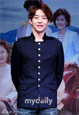 组图：朴恩惠朴有焕等出席《不能没有你》发布会