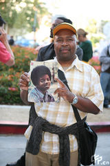 高清组图：杰克逊粉丝悲痛追悼 “我的爱在天堂”