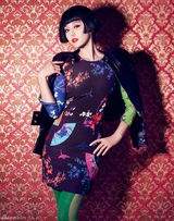 组图：范冰冰亚洲首秀限量美衣 复古撞色摩登抢眼