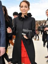 组图：妮可-里奇干瘦似纸片人 阿尔芭红唇美艳