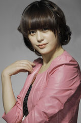 组图：《香格里拉》女主角卓玛变身现代淑女