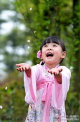 组图：樱花萝莉汉服萌照走红 衣袂飘飘娇憨可爱