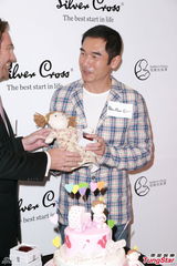 组图：袁彩云将产女 方中信愿尽好爸爸责任