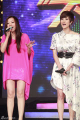 组图：“重力波”High翻《天声王牌》 张靓颖助阵