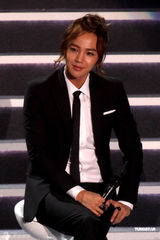 组图：张根硕台北迎台风开唱 兴奋称歌迷是新娘