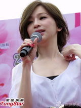 组图：王心凌穿白色薄纱裙演绎丝袜诱惑