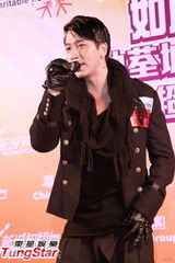 组图：吴卓羲钟嘉欣等助阵新星争霸战