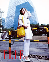 组图：杨幂《ELLE》大片游走京城干练利落