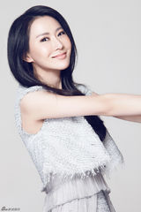 组图：石天琦春日写真 气质唯美成氧气美女