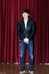 组图：韩国神话组合成员李珉宇结束兵役与粉丝见面