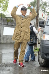 组图：明道入伍后首次休假 适应兵营生活心情好