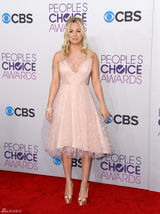 组图：“佩妮”凯莉-库柯(卡蕾-措科)透视裙亮相美胸隐现