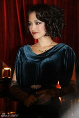 幻灯图：《精武风云》探班 舒淇演舞女甄子丹秀琴艺