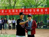 幻灯图：王啸坤为大学生棒垒球赛开球 欲组明星队