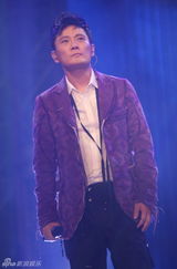 组图：张信哲上海演唱会 出道20年经典情歌一网打尽