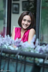 组图：刘芸杂志写真温婉优雅