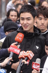 幻灯图集：《艋舺》票房过两千万 钮承泽携主演还愿