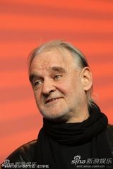 高清：《都灵之马》发布会 导演贝拉-塔尔眼神犀利