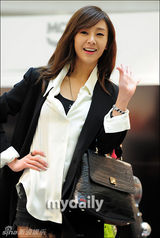 组图：韩星泫雅赵权等出席奢侈品牌专卖店开业仪式