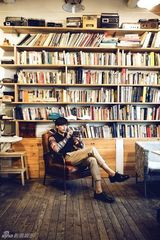 组图：李易峰登杂志封面 优质偶像显书卷气息