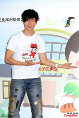 组图：林俊杰筹备个唱忙健身 观摩S.H.E演唱会