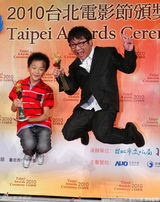 幻灯图：2010台北电影节郭采洁获最佳新演员奖