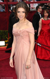 高清图：第82届奥斯卡红毯 安娜-肯德里克长裙飘逸