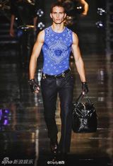 组图：时装周奇葩男士内裤外穿 遭吐槽：开裆裤