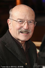 幻灯图集：《捉刀手》首映 准妈妈助阵布鲁斯南