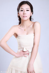 组图：李雨潼写真集 一袭舞裙化身芭蕾公主