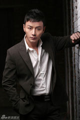 组图：刘牧西装写真曝光 尽显优雅男人味