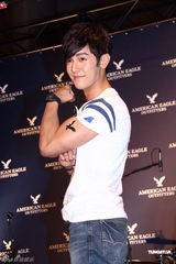 组图：汪东城不介意传绯闻 为母亲买房尽孝心