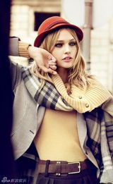 组图：俄罗斯超模萨莎-彼福瓦洛娃时尚秋装写真
