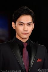 组图：《杀无赦》首映 渡边谦携妻亮相