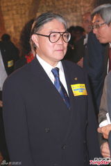 组图：霍震霆现身TVB体育台首播酒会