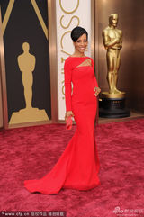 组图：女星肖恩-罗宾逊人鱼裙展性感玲珑身材