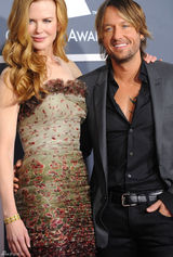 高清图：格莱美红毯 妮可-基德曼撩动发髻妩媚动人