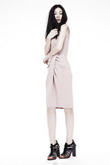 组图：童蕾时尚大气写真诠释唯美女人味