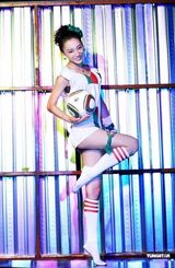 高清组图：足球宝贝金美辛性感照怀念葡萄牙队C罗