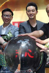 组图：沙溢受品牌青睐 现场连线为粉丝传达母爱