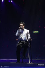 组图：黄伟文作品演唱会上演 陈奕迅郑秀文等助阵