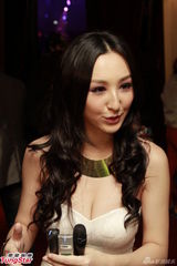 组图：万圣节关心妍扮菠萝头王菲钱国伟扮鸟叔