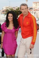 幻灯图集：《人与神》记者会 导演主演断背吻