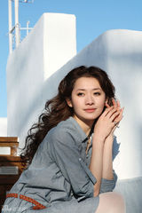 组图：杨斯新剧热播曝写真 清纯点亮温暖初冬