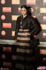 组图：关之琳张柏芝红毯比拼 李敏镐帅气亮相