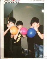 组图：谢娜为何炅准备生日派对 张杰吹气球