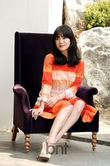 组图：宋慧乔春意写真俏丽 赞赵寅成哭技了得