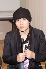 组图：周杰伦演唱会造型百变 与张惠妹合唱全场沸腾